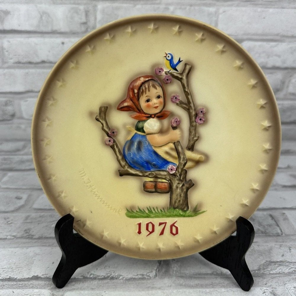 Hummel 1976 Annual Plate Girl In Tree No 269 Goebel Germany 7.5 Inches